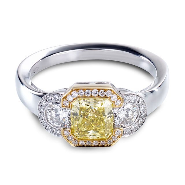 Fancy vivid diamantring i rosé- og hvitt gull