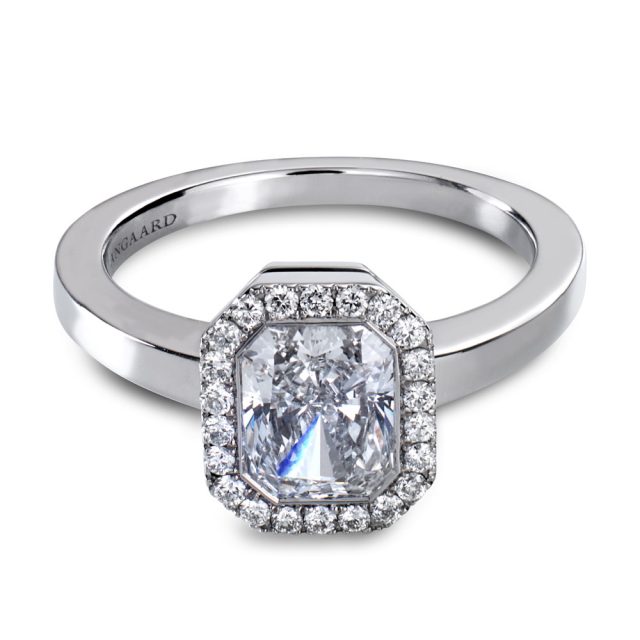 Radiantslipt diamantring i platina med briljanter