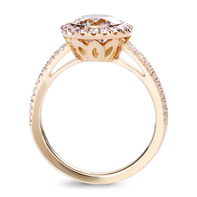 Light champagne colored diamond ring in rose gold