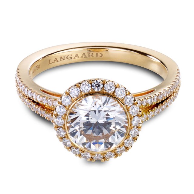 Light champagne colored diamond ring in rose gold