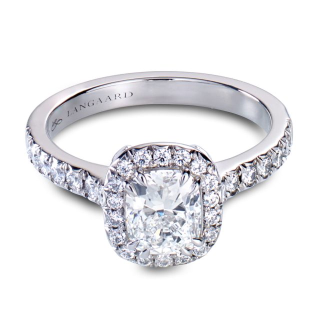 Cushion-slipt diamantring i platina med briljanter