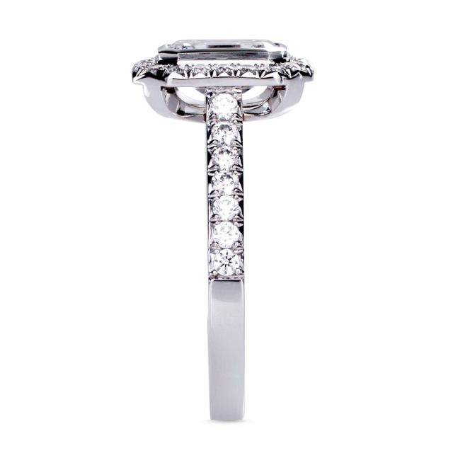 Smaragdslipt diamantring i platina med briljanter
