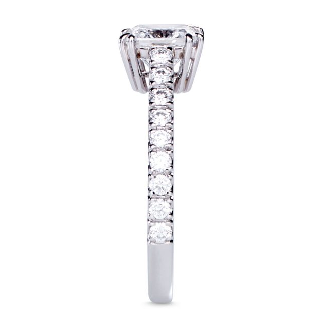Prinsesseslipt diamantring med doble klør i platina