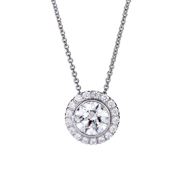 Exclusive collection pendant in platinum with round white diamonds