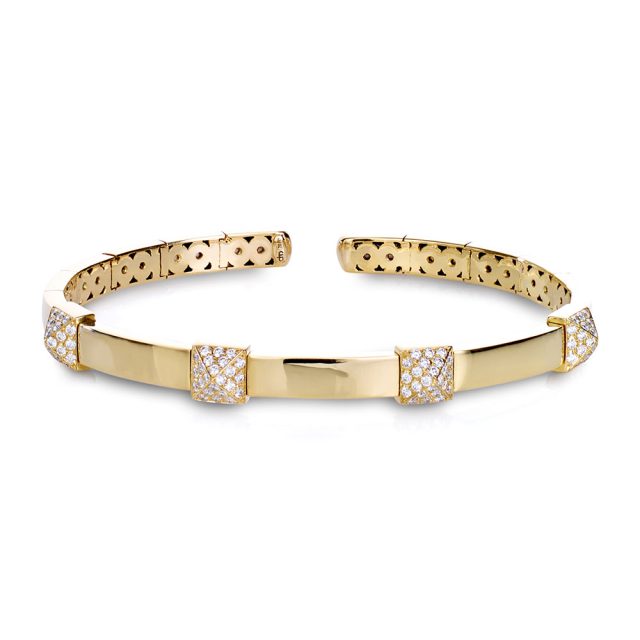 Pyramidearmring i gult gull med diamanter