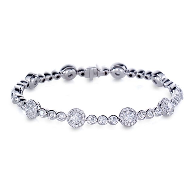 Exclusive rosette bracelet in white gold and diamonds