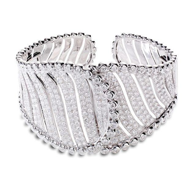 White striped cocktail bracelet in white gold and white diamonds