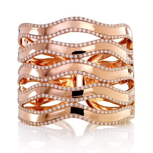Wavy cocktail bracelet in rose gold and white diamonds