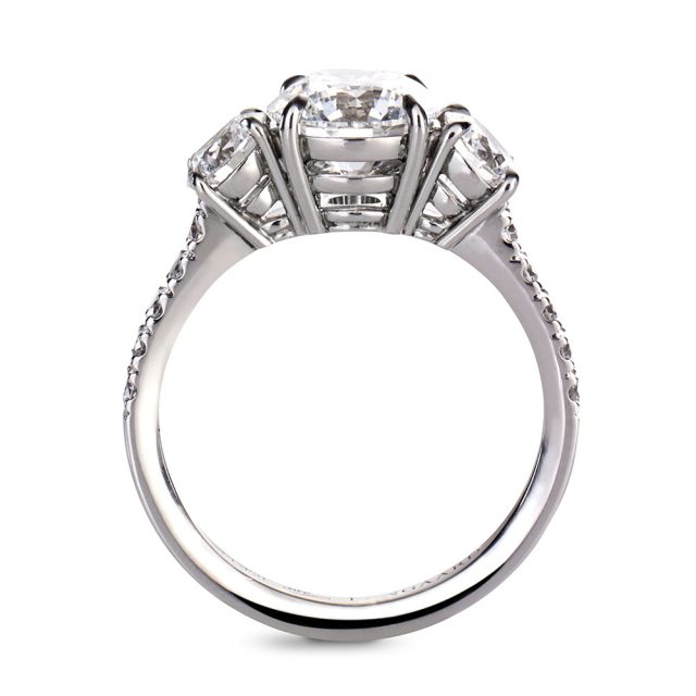 Trestensring i platina med diamanter