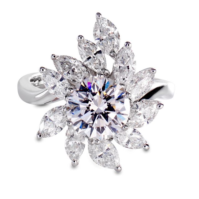 The fancy cut Star diamantring i hvitt gull
