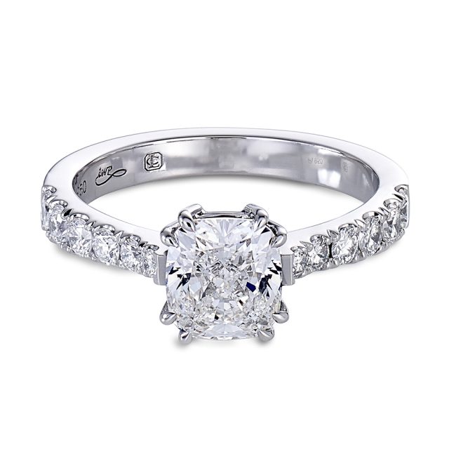 Double eagle cushion-slipt diamantring i platina