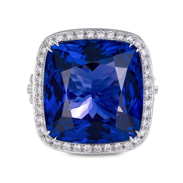 Cocktail ring in white gold with diamonds and Tanzanite