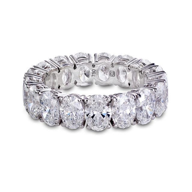Eternity ring in white gold with oval cut diamonds