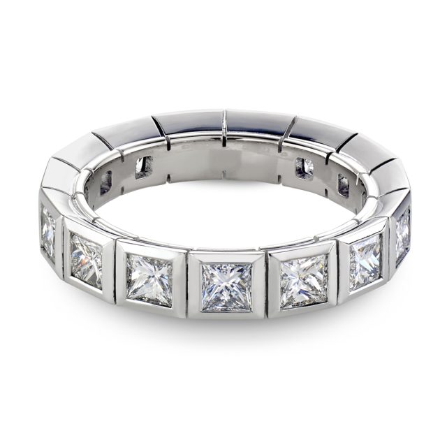 Eternity ring in white gold with diamonds