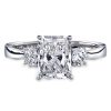 Forlovelsesring i hvitt gull med radiant og briljantslipte diamanter