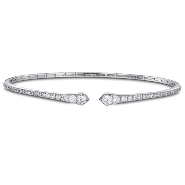 Bracelet i white gold set with diamonds in different sizes