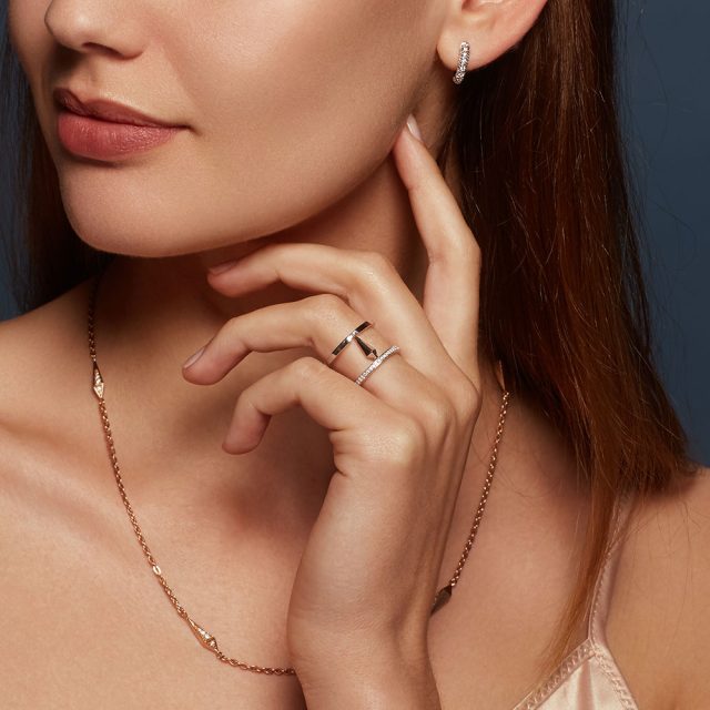 SPEAR necklace in rose gold with diamonds