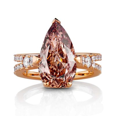 Diamantring med dråpeformet champagnefarget diamant