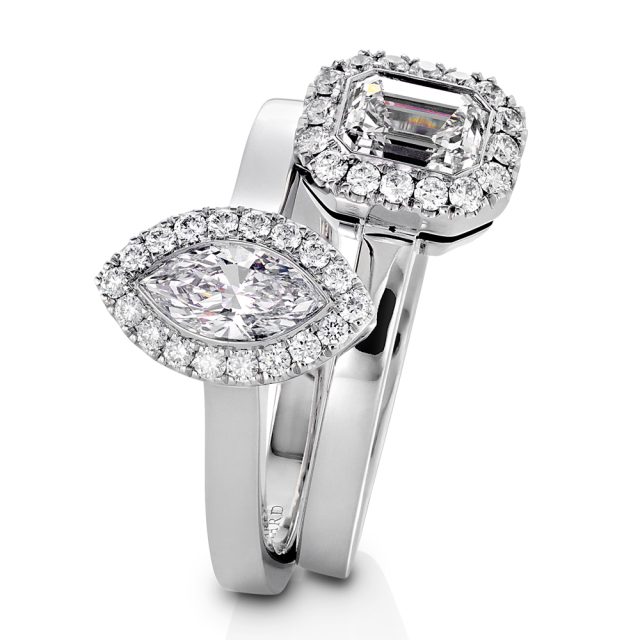 MILESTONE ringer i hvitt gull med navett, smaragd og briljantslipte diamanter