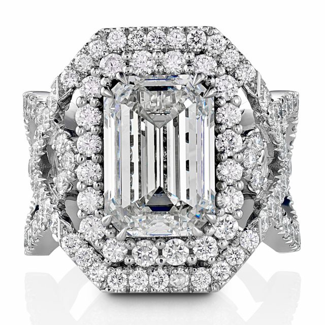 GRACE, limited ring in platinum with brilliants and emerald cut diamond