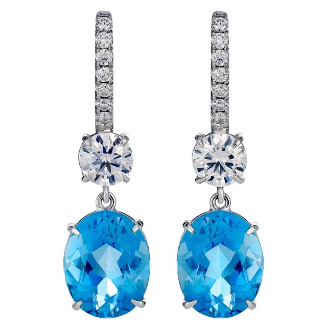 Earrings in white gold with diamonds and oval cut aquamarines