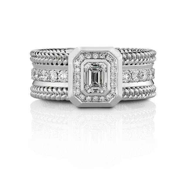Twisted exclusive ring smal i 18kt. hvitt gull
