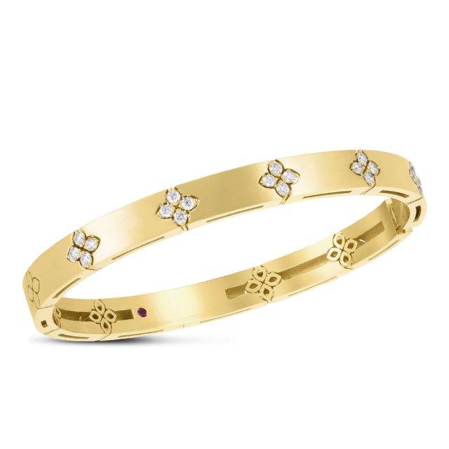 Love in Verona bangle large in 18kt. yellow gold with diamonds.