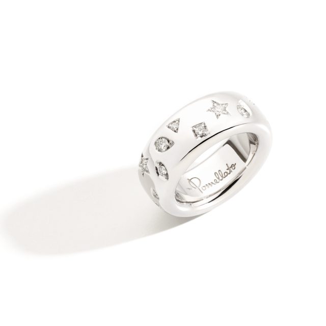 Iconica ring medium in 18kt. white gold with 20 diamonds 0,7ct